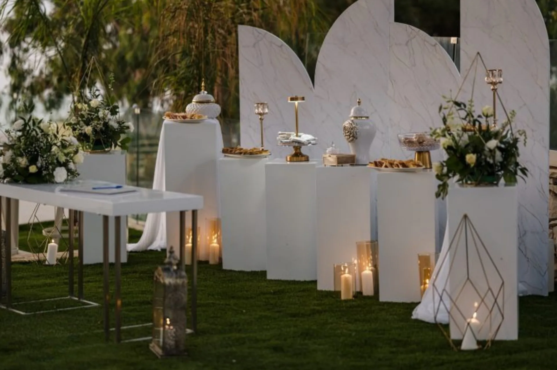 Elegáns desszertasztal a Gardenia Villa esküvőjén Zakynthoson