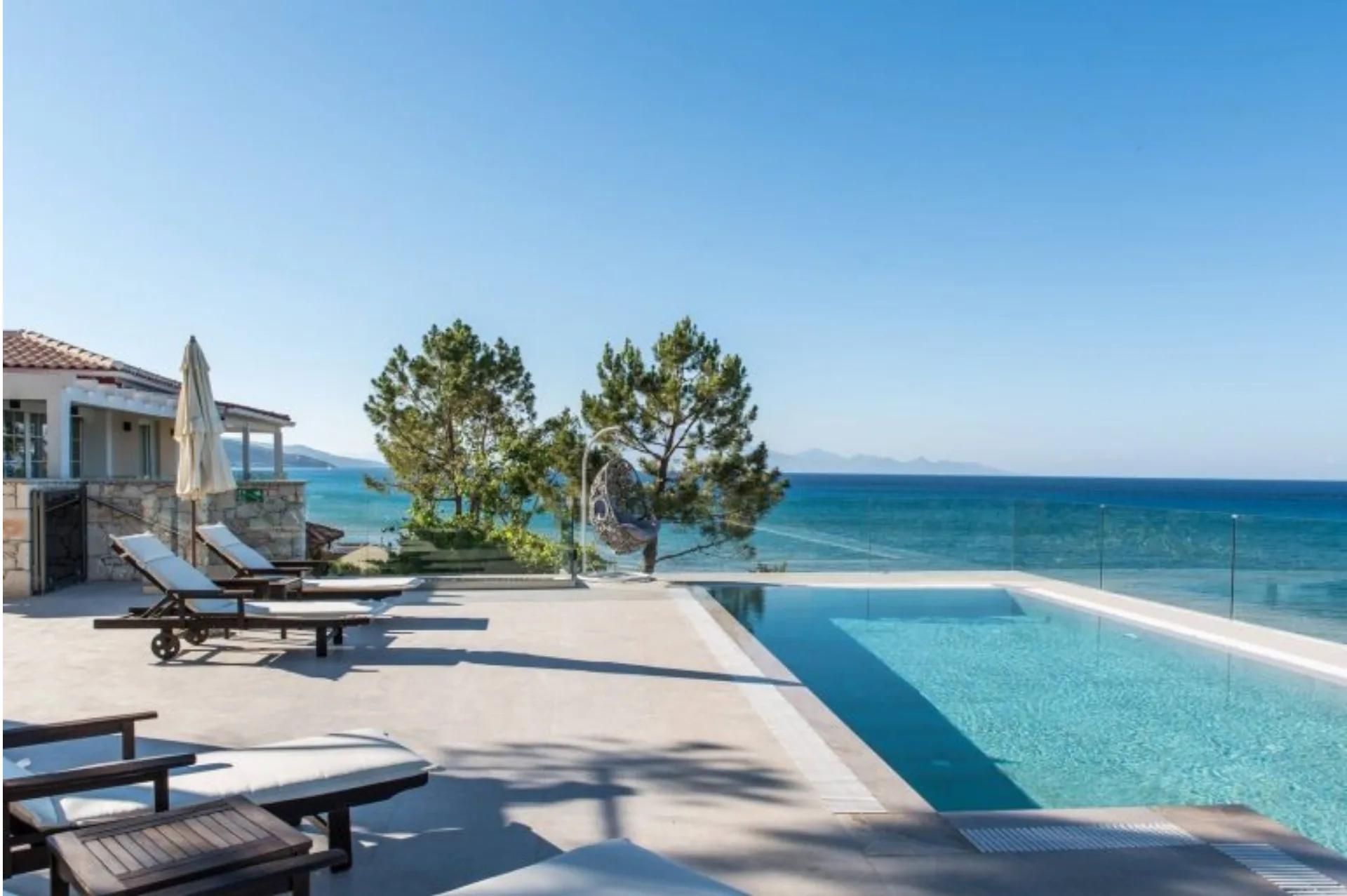 Gardenia Villa infinity medencéje közvetlen tengerpanorámával Zakynthoson