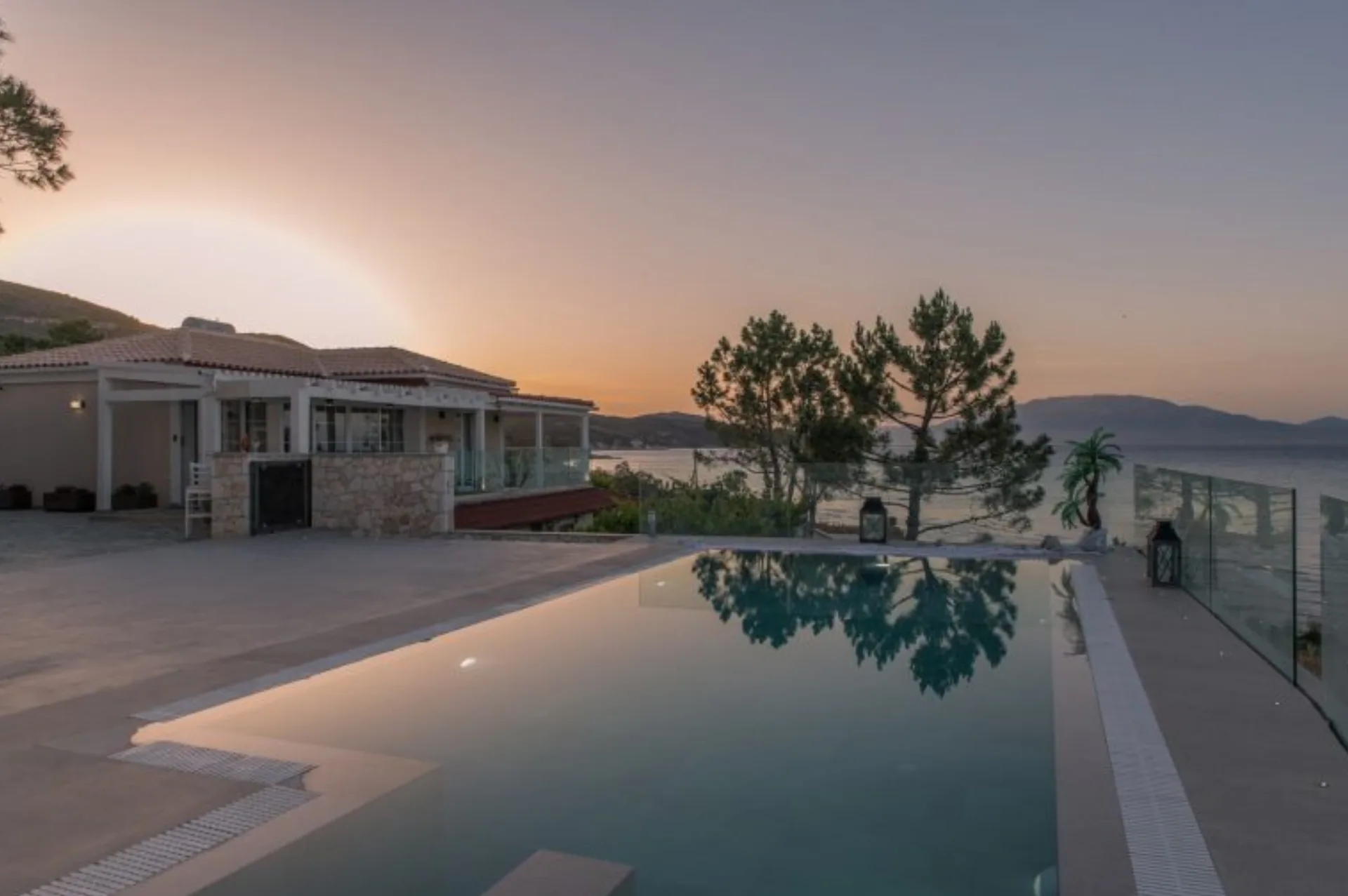 Gardenia Villa – naplementés medencepanoráma